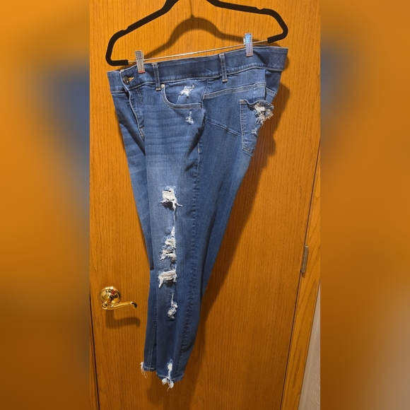 Torrid 18R Blue Medium Wash Bombshell Skinny Jeans Worn Once Excellent Condition - Picture 3 of 7